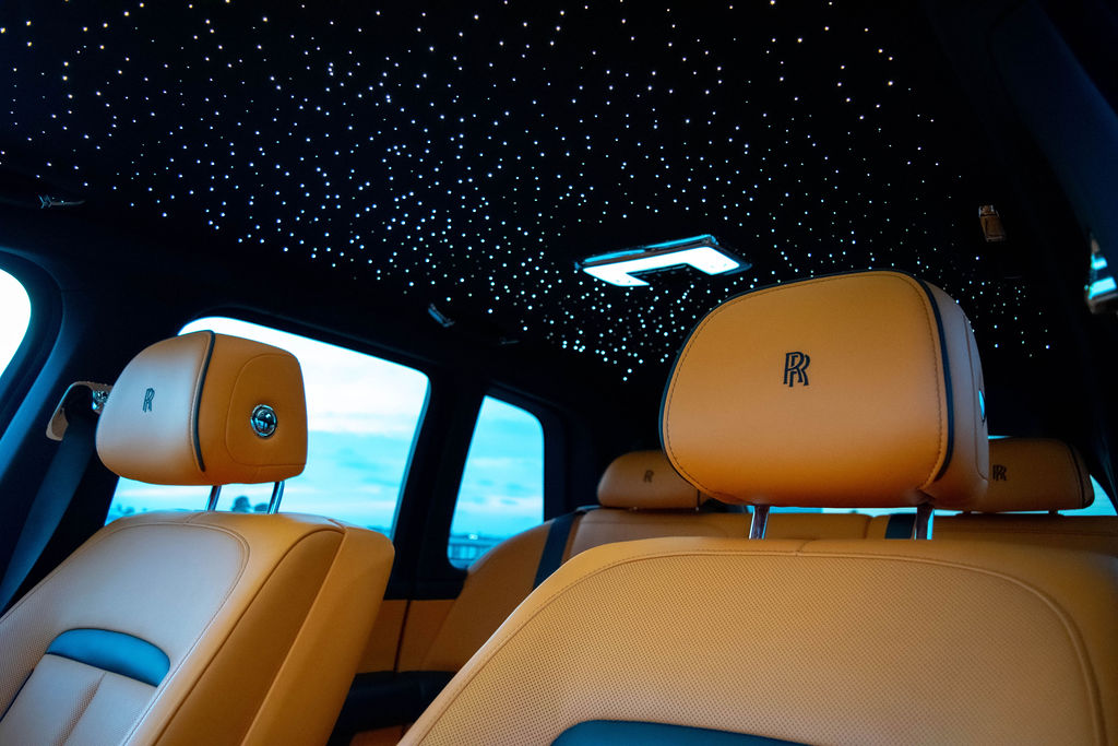 White Rolls Royce Cullinan Black Badge, 4 doors, Orange interior