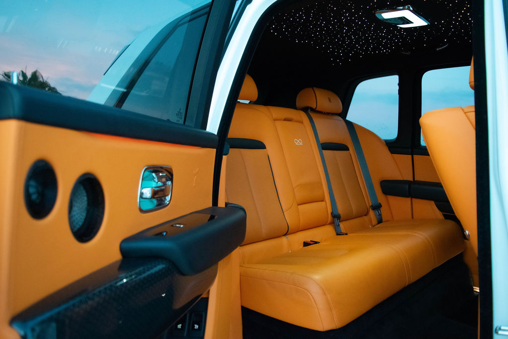 White Rolls Royce Cullinan Black Badge, AWD 5 seat rental