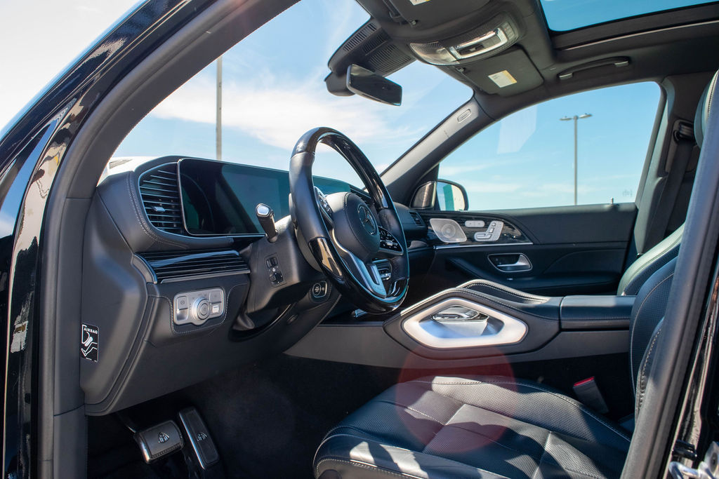 2-Tone Maybach GLS 600 AWD luxury SUV with Black interior