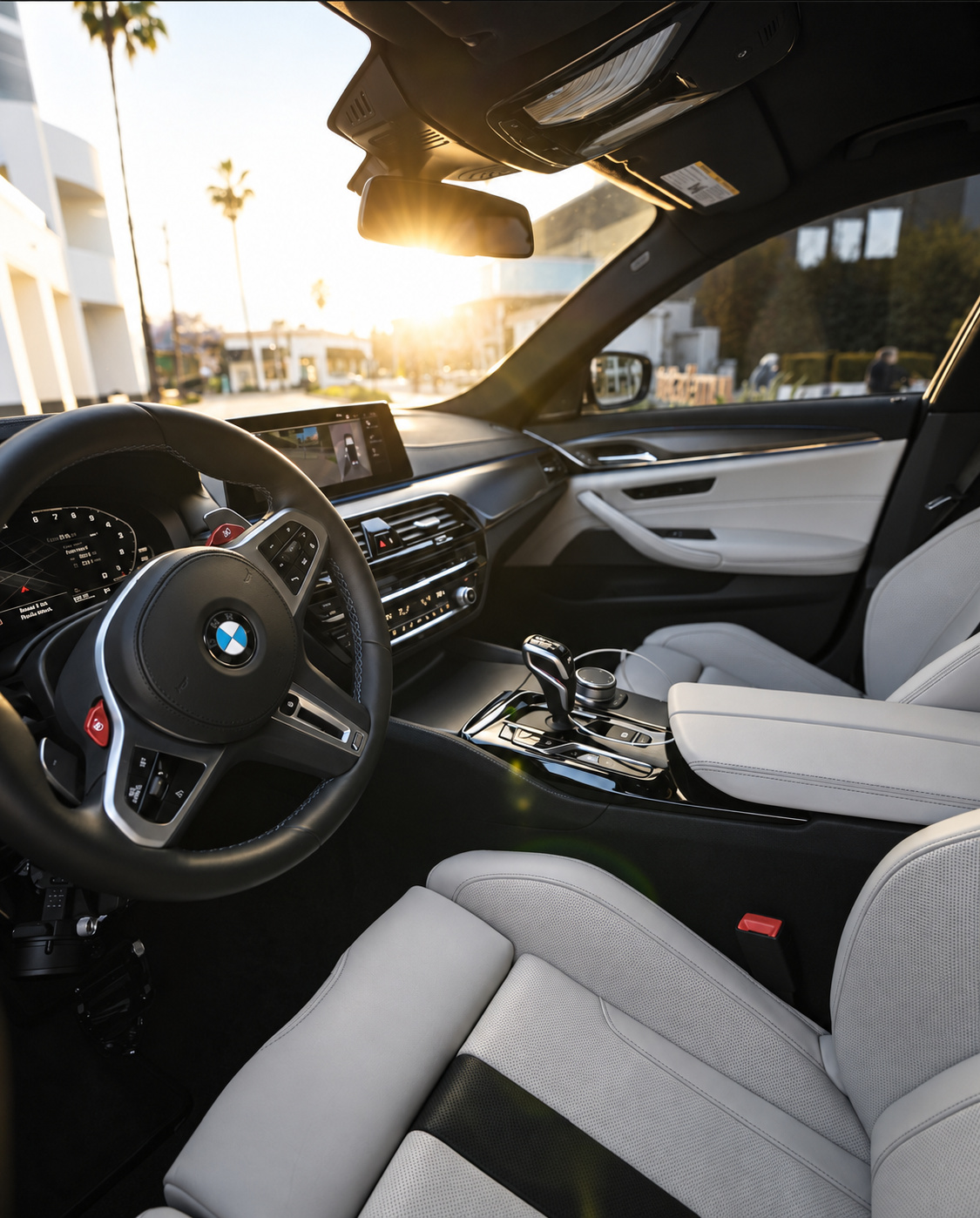 Ivory white leather cabin of the M5 Competition, M steering wheel with the red M1 and M2 buttons