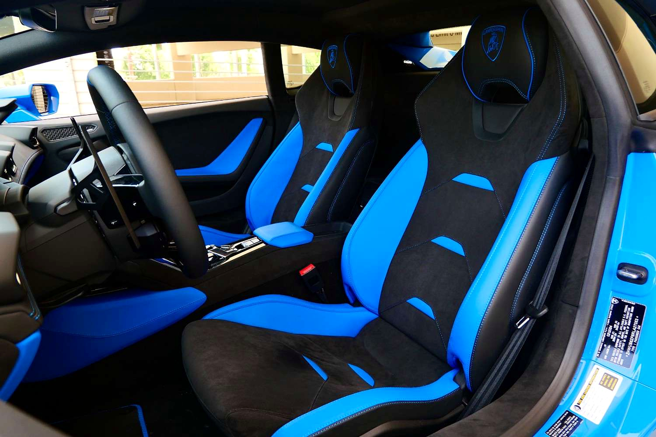 Passenger seat of the Huracan Tecnica, black alcantara with bright blue inserts and blue stitching