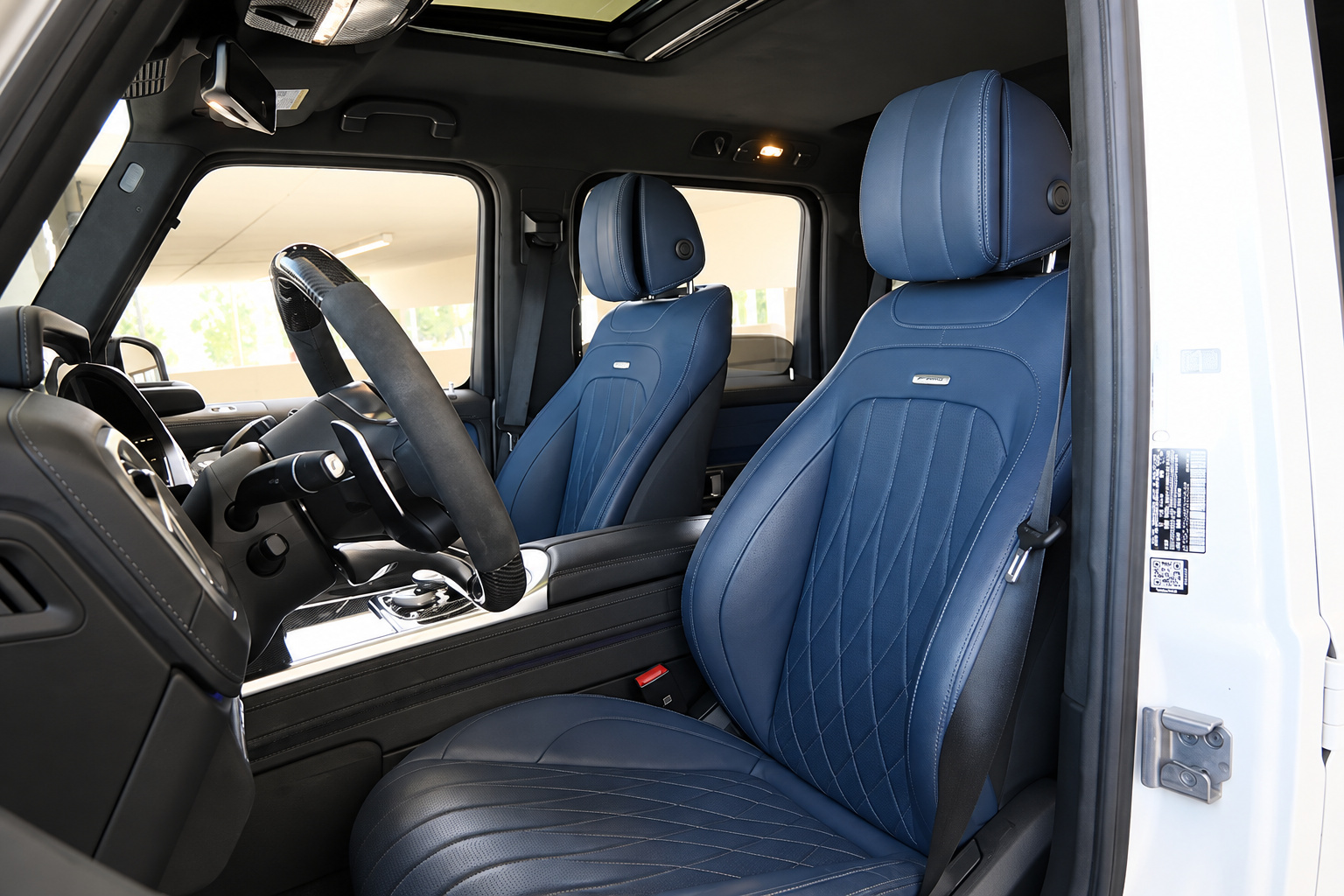 Front seats of the G63 in yacht blue diamond-quilted leather with carbon fibre trim on the doors