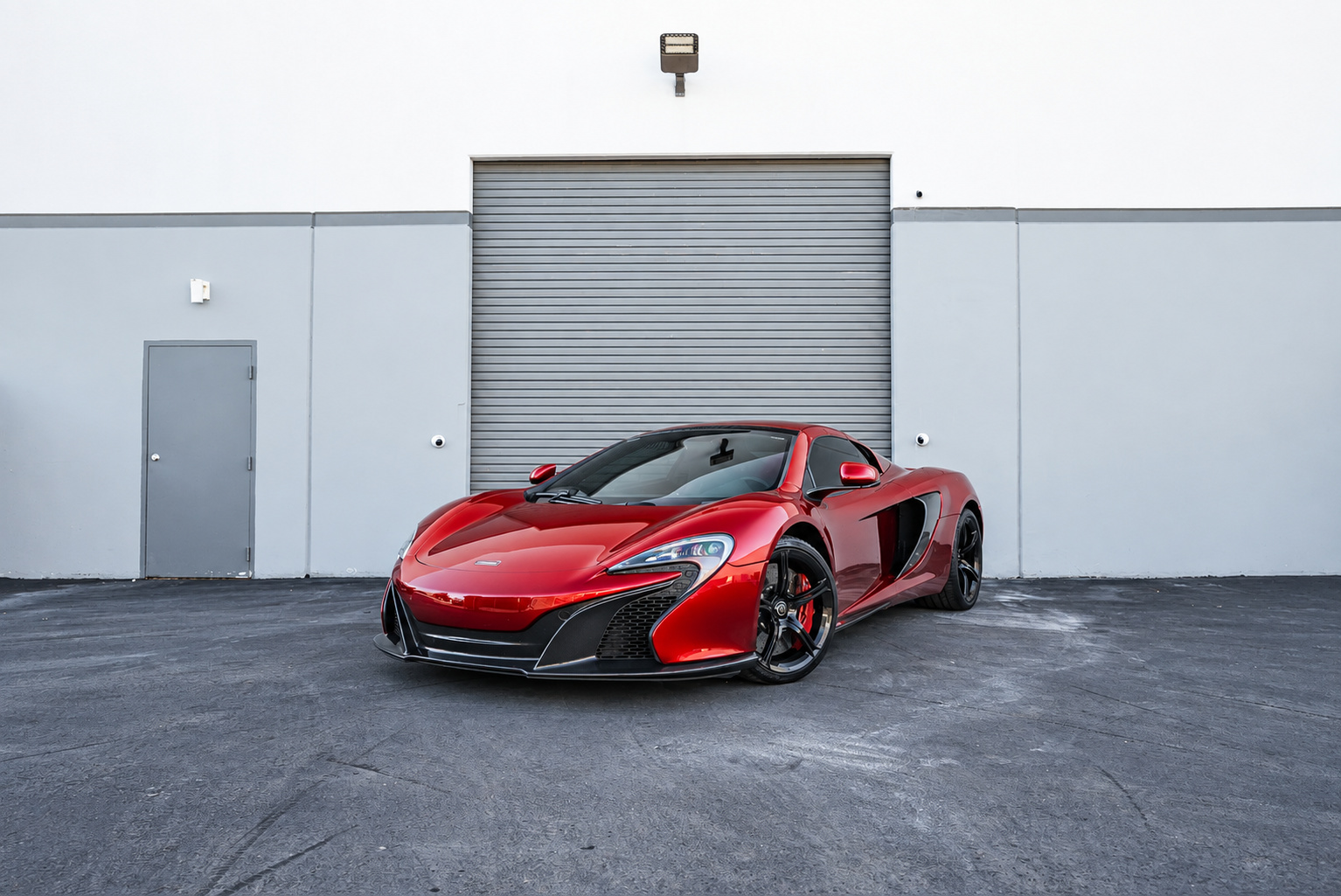 Red McLaren 650S, front three-quarter view, a 641 hp twin-turbo V8 Spider to rent in Southern California