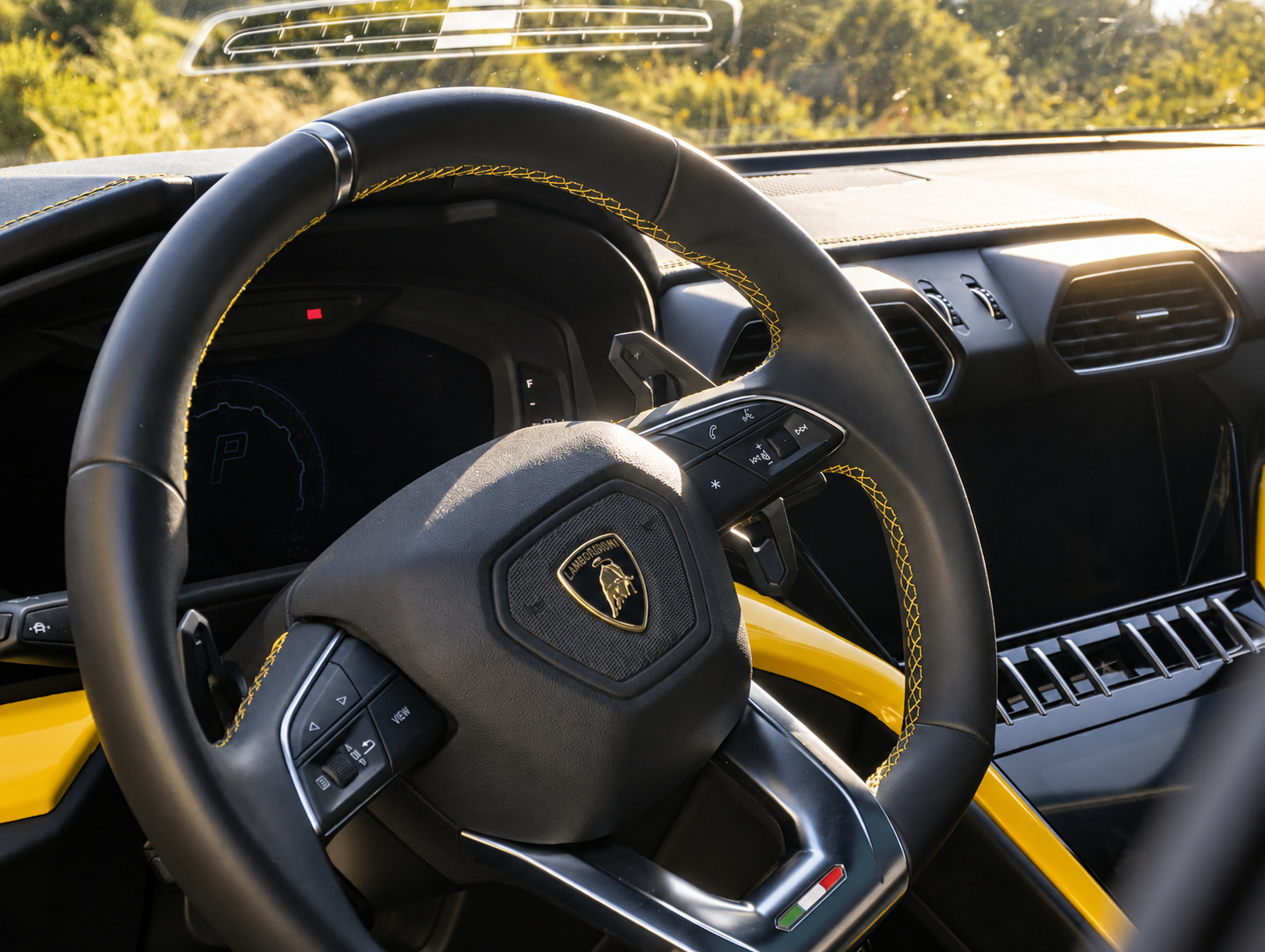 Lamborghini steering wheel with yellow stitching and the Italian flag at the bottom of the rim, Urus Widebody