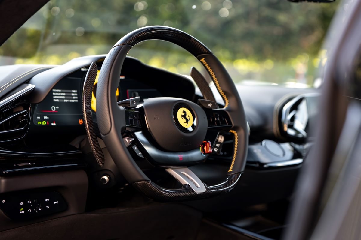 Purosangue steering wheel with the carbon top, shift lights, yellow Cavallino and the red manettino