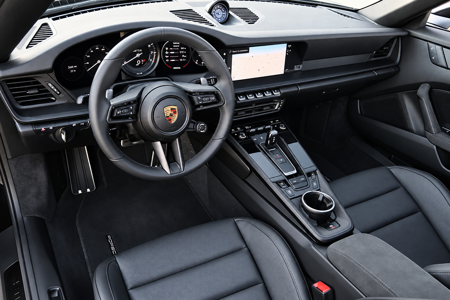 Cockpit of the Porsche 911 Targa 4 GTS with the PDK toggle, centre screen and black steering wheel