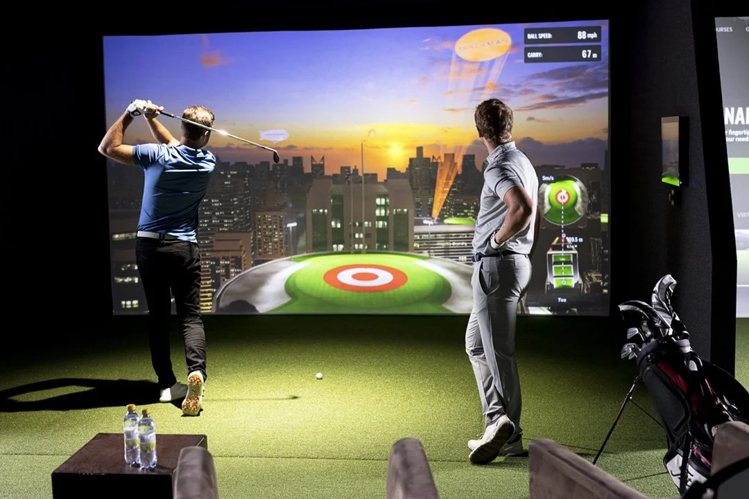 Players trying a Trackman target game
