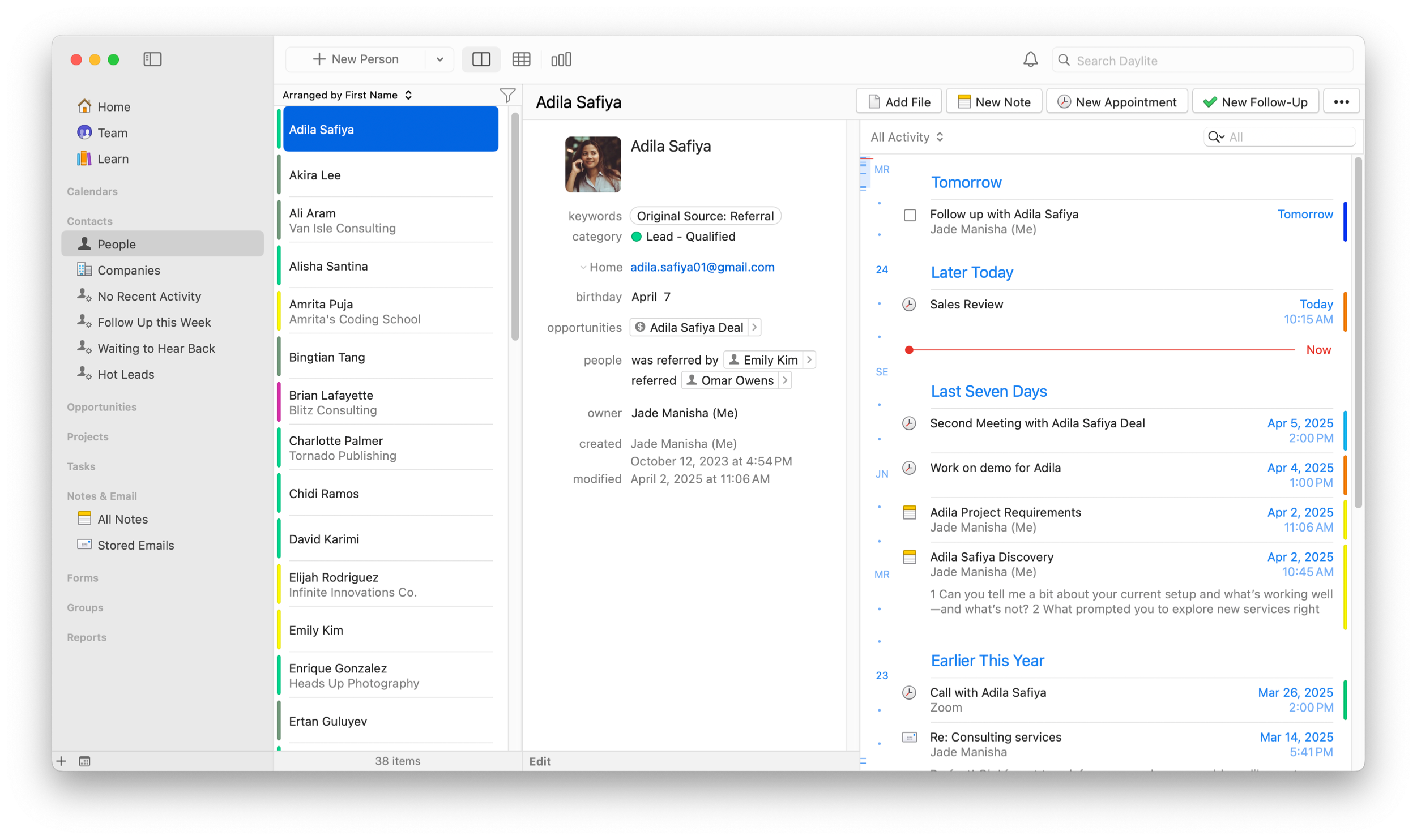 Daylite screenshot of a contact with linked notes in their activity view.