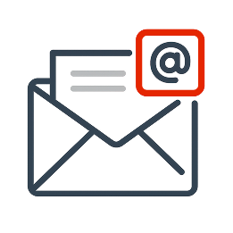 Geöffneter Briefumschlag mit einem Brief und einem roten Quadrat mit einem @-Symbol.