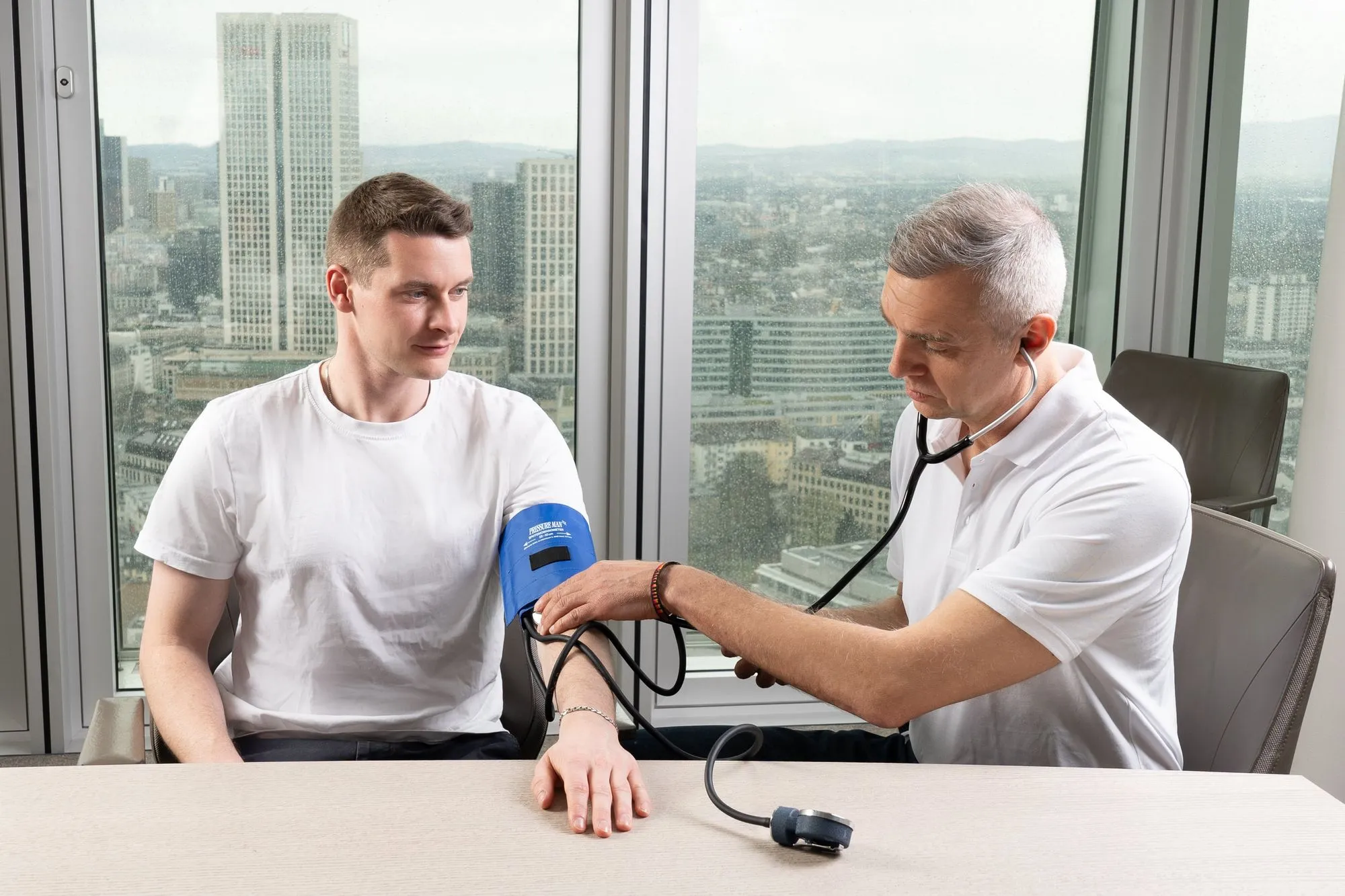 Porträt eines Mannes in Arbeitskleidung