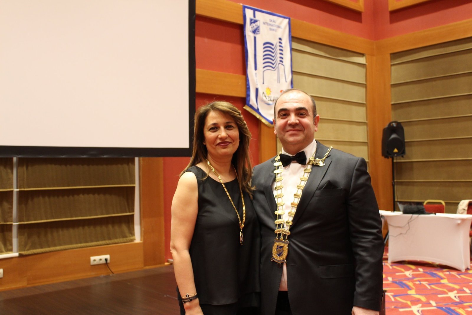 Ahmet Can Yeşildağ wearing the Skål International presidential chain of office, Baku