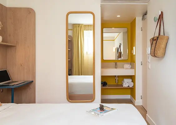 Soléo Prado, chambre avec salle de bain à Marseille, confort moderne dans le quartier Prado près des plages.