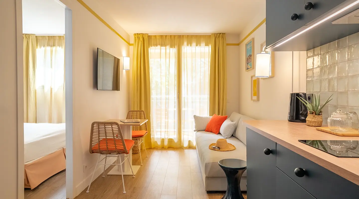 Soléo Prado, apartment in Marseille with bedroom, living room and kitchen, ideal near Place Castellane.