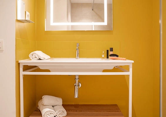 Soléo Prado, salle de bain à Marseille avec douche et lavabo, équipement moderne près du quartier Prado.