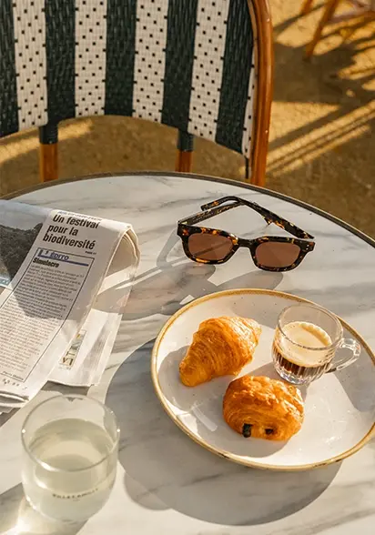 Soléo Prado, breakfast on the terrace in Marseille, convivial moment in 13008 near the Boulevard de Louvain.