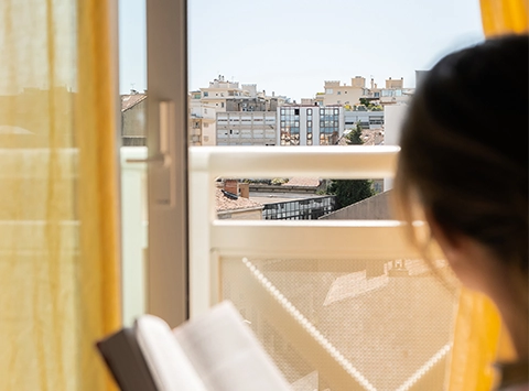 Soléo Prado, hotel room in Marseille, warm atmosphere in the 8th arrondissement close to Place Castellane.