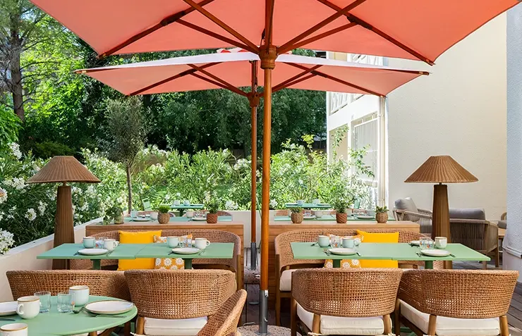 Soléo Prado, hôtel à Marseille avec terrasse pour petit-déjeuner ou détente, situé près du boulevard de Louvain dans le 8e arrondissement.