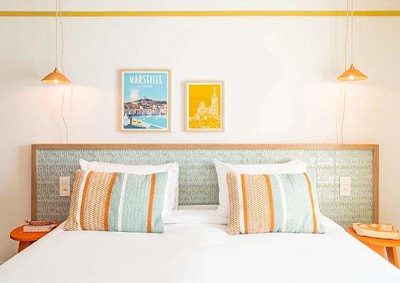 Soléo Prado, bedroom with double bed in Marseille, modern comfort in the 8th arrondissement.