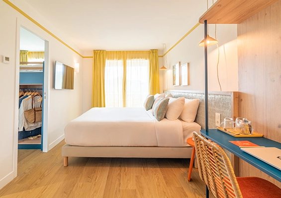 Soléo Prado, bedroom in Marseille with double bed and large window, bright near Place Castellane.
