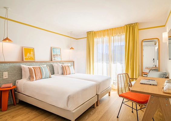 Soléo Prado, Standard room in Marseille with shower room, practical comfort in 13008 near the Boulevard de Louvain.