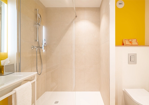 Soléo Prado, hotel bathroom in Prado Marseille, neat shower and sink near the Boulevard de Louvain.