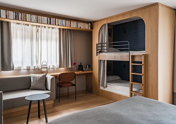 Chambre familiale vue d'ensemble heliopic chamonix mont-blanc