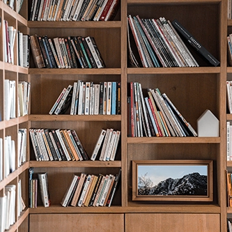 bibliothèque hôtel intérieur heliopic Chamonix Mont-Blanc