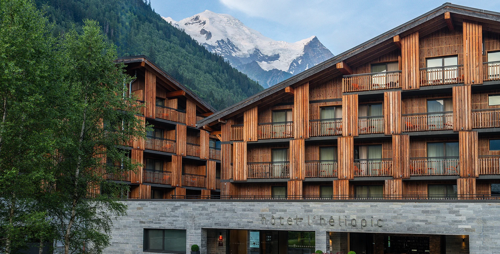 The ideal hotel in Chamonix heliopic mont-blanc facade