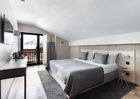 Chambre mansardée lit heliopic chamonix mont-blanc