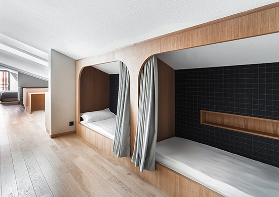 Chambre familiale mansardée lits cabines heliopic chamonix mont-blanc