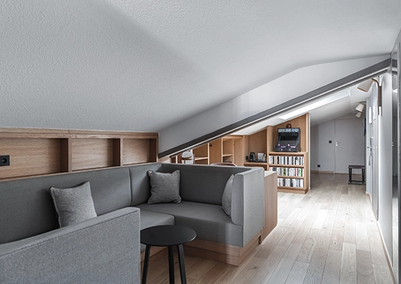 Chambre familiale mansardée salon heliopic chamonix mont-blanc