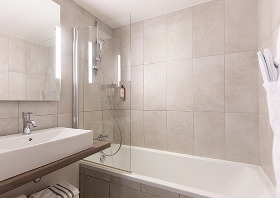chambre standard salle de bain heliopic chamonix mont-blanc