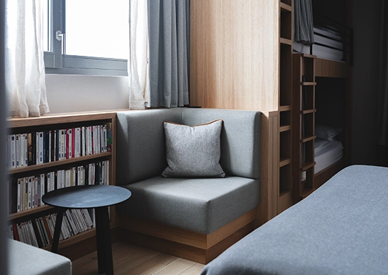 Chambre familiale 3 personnes coin salon heliopic chamonix mont-blanc