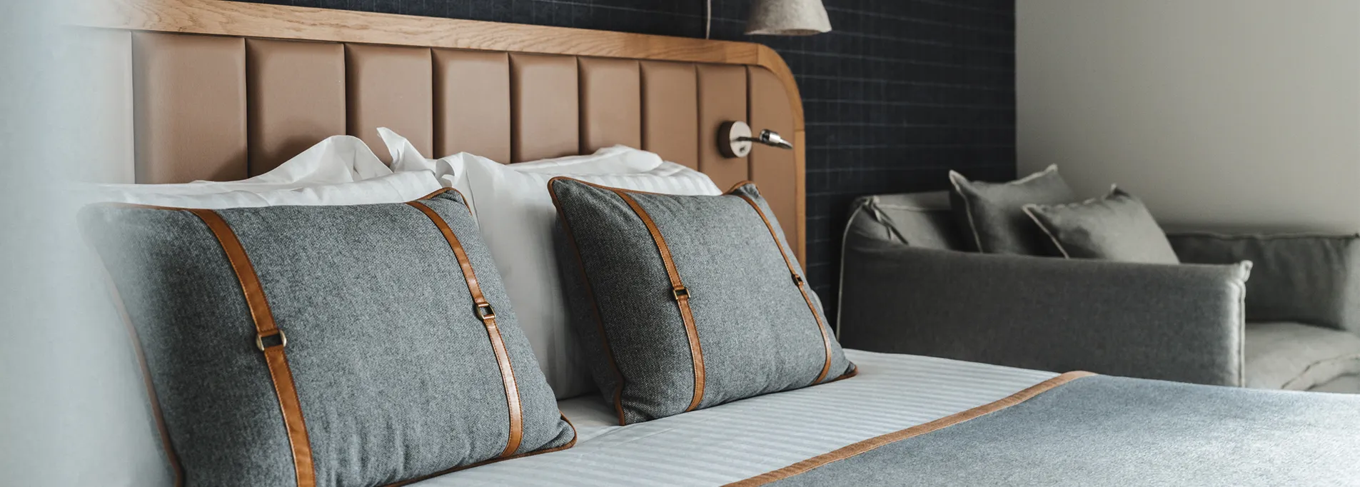 détail de coussin chambre de l'hôtel heliopic chamonix mont-blanc 4