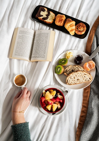 petit déjeuner sur un lit heliopic chamonix mont-blanc