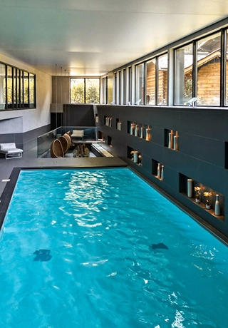 Swimming pool at the spa hotel Heliopic Chamonix Mont-Blanc