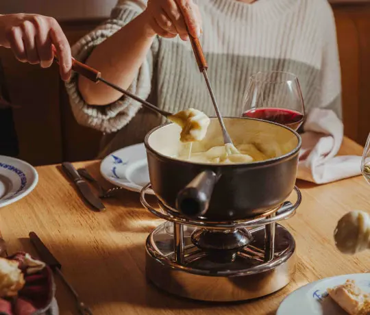 Restaurant Frometon hotel heliopic chamonix mont-blanc view of a fondue
