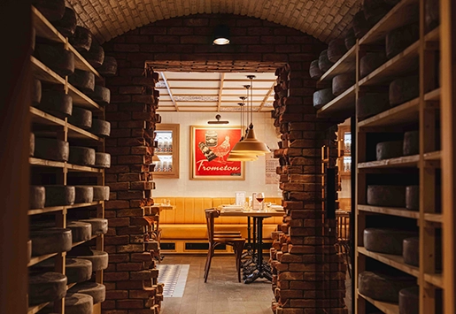 Entrée restaurant Frometon hôtel heliopic chamonix mont-blanc