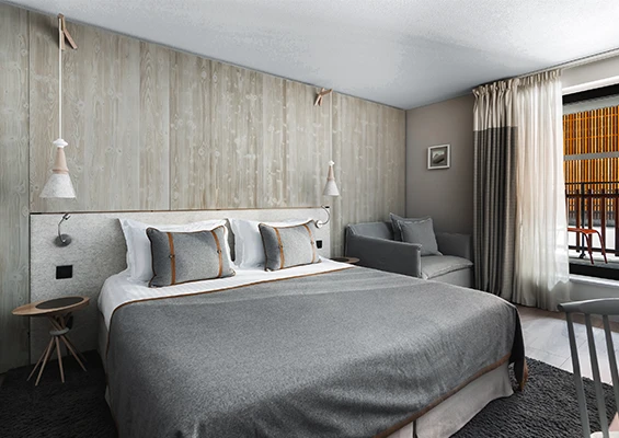 Chambre avec vue non dégagée lit et fenêtre heliopic chamonix mont-blanc