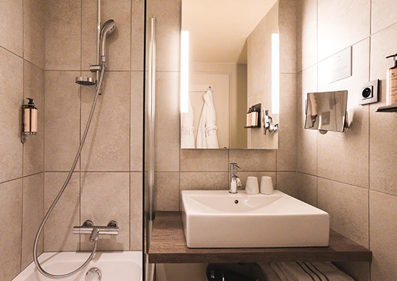 Chambre avec vue non dégagée salle de bain heliopic chamonix mont-blanc