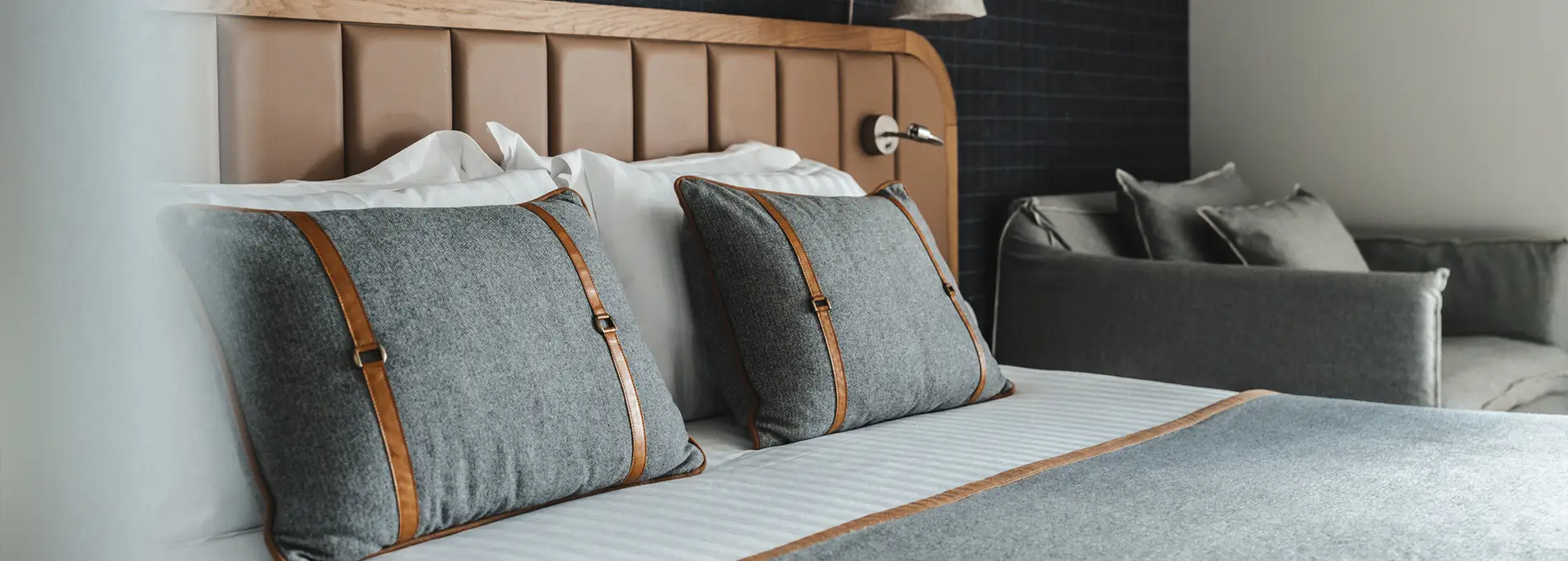 détail de coussin chambre de l'hôtel heliopic chamonix mont-blanc 4