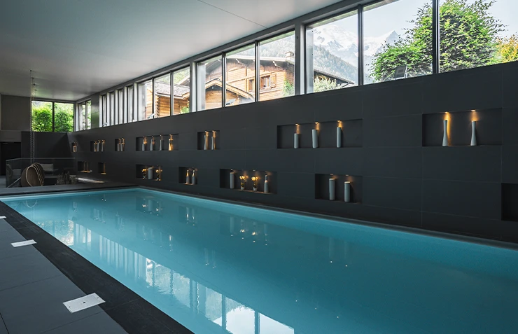 piscine du spa de l'hôtel heliopic chamonix mont-blanc