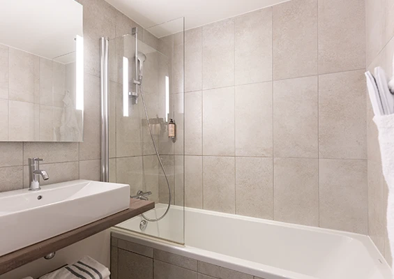 chambre standard salle de bain heliopic chamonix mont-blanc