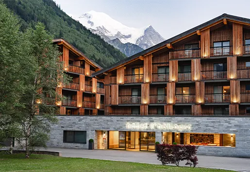 heliopic chamonix mont-blanc façade en été