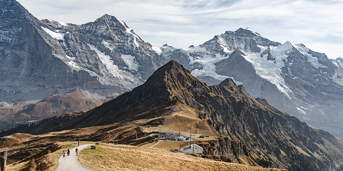 Activity in the mountains towards Wengen