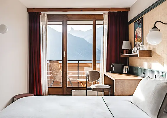 Chambre communicante vue première chambre et la vue dehors Braunbär hôtel Wengen