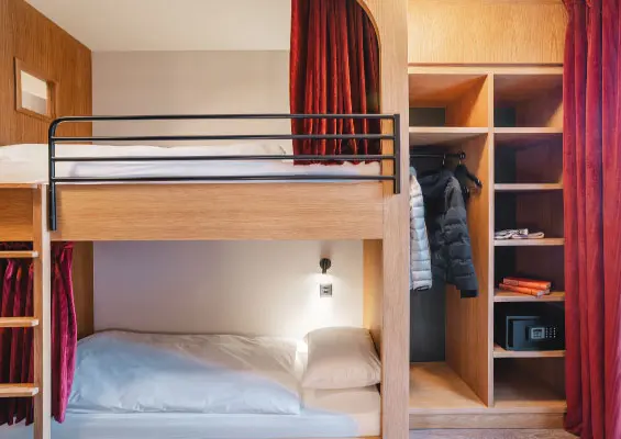 Lits superposés d'une chambre à l'hôtel Braunbär Wengen