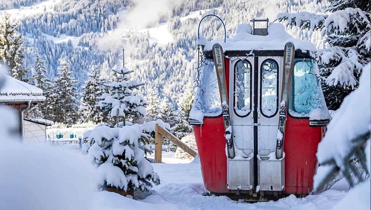 La cabine "nummer 100" qui accueille la Fondue Gondola sous la eige d'hiver à Wengen