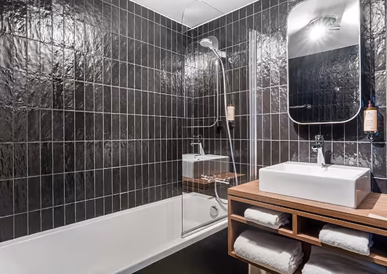 Room with unobstructed view bathroom hotel Marielle Val Thorens