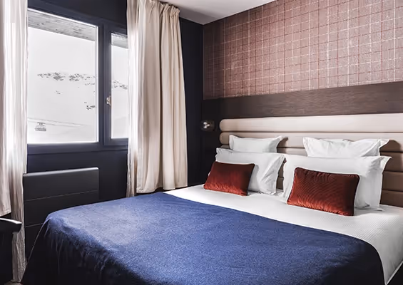 Classic bedroom with Marielle Val Thorens bed